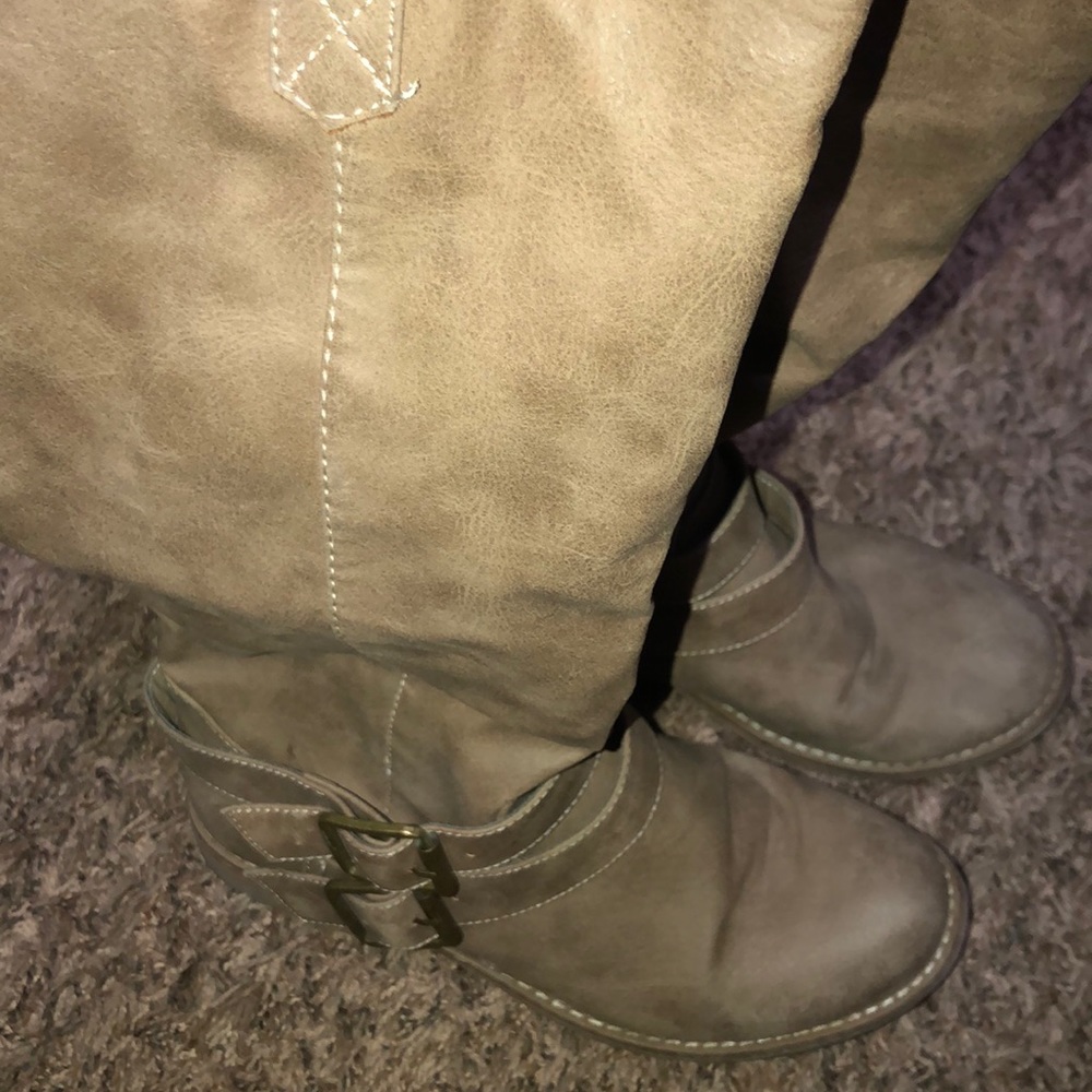 Boots - Picture 2 of 4